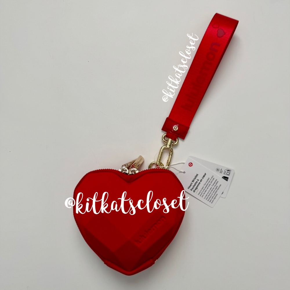 🆕 OXFORD RED - NWT lululemon heart wristlet *VALENTINES DAY*